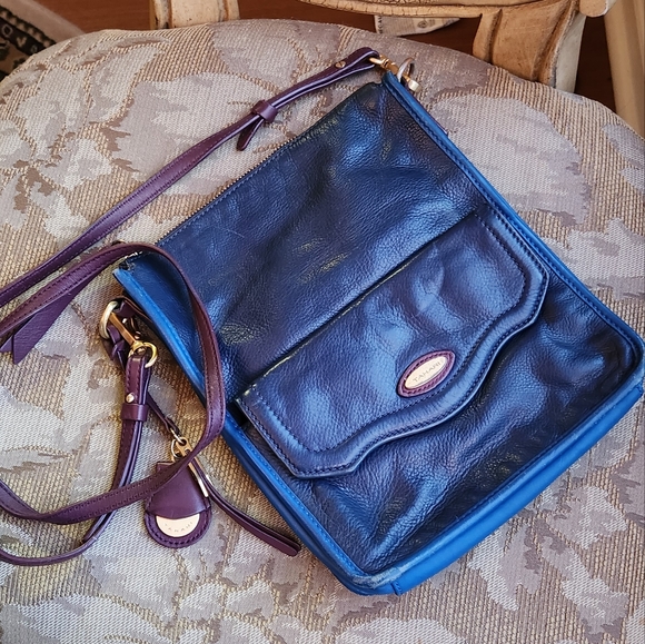 Tahari Handbags - TAHARI blue leather crossbody bag